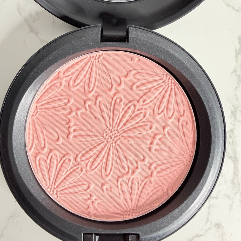 MAC Cosmetics Beauty Powder in Alpha Girl NIB - Picture 2 of 6